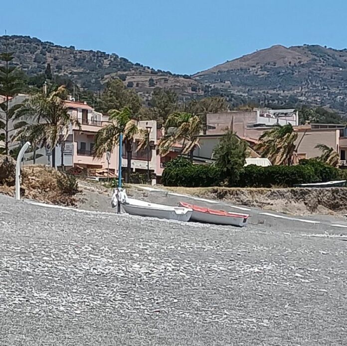 passerella spiaggia roccalumera